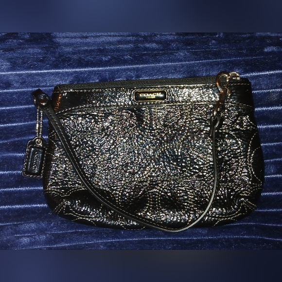 Coach Black Cute Trendy Wristlet Small Bag. Good used condition - Picture 1 of 3